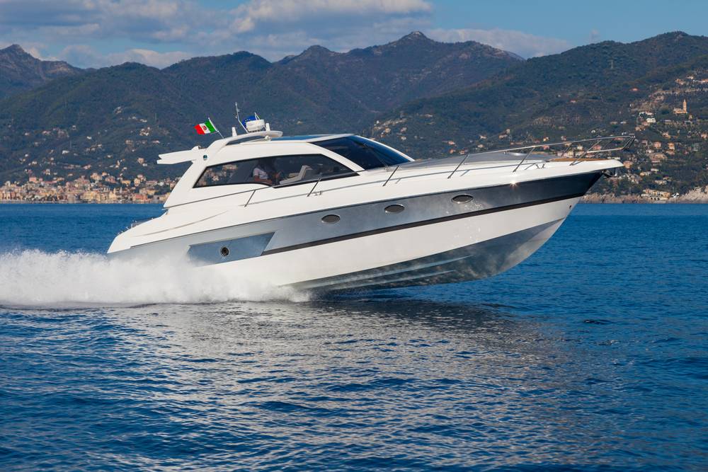 Acheter un yacht de marque italienne-1